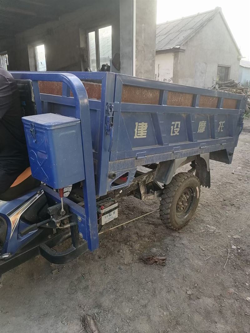 出售翻斗三輪車六千，沒出過力