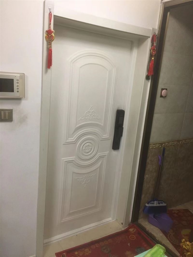 廠家定做紗窗，軟包防盜門，定做門窗，維修門窗，換玻璃換把手合頁密封條。