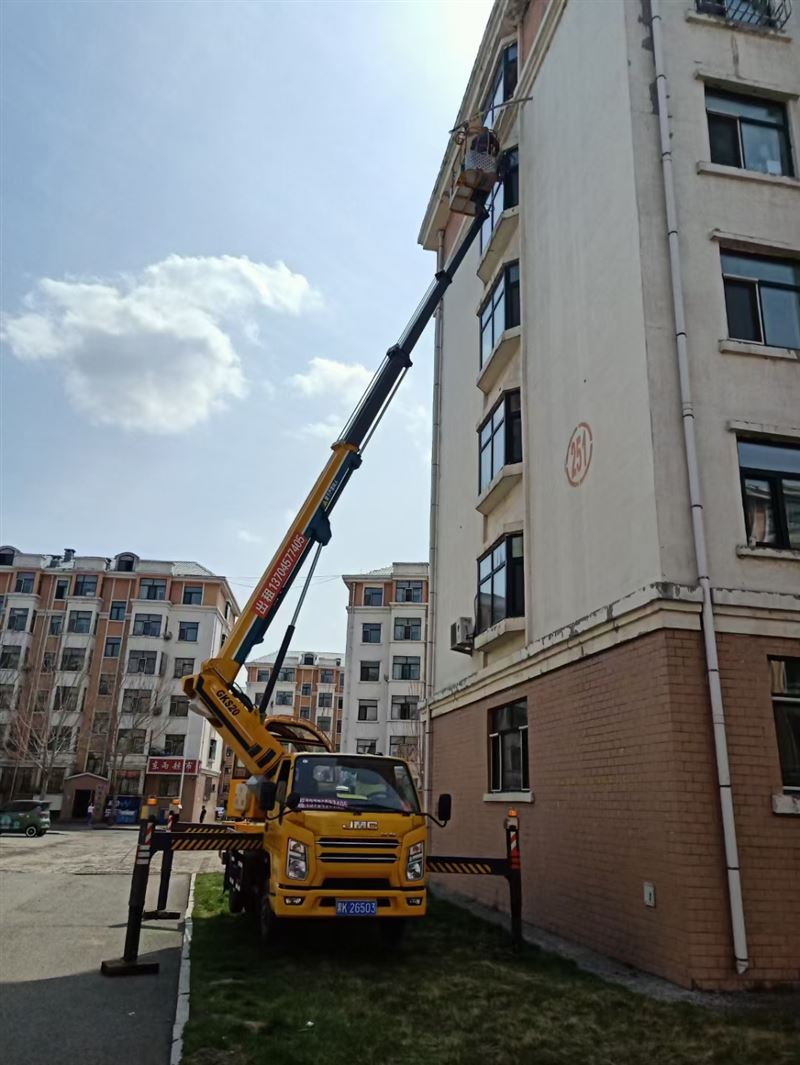 出租高空作業(yè)車，和半截子貨車