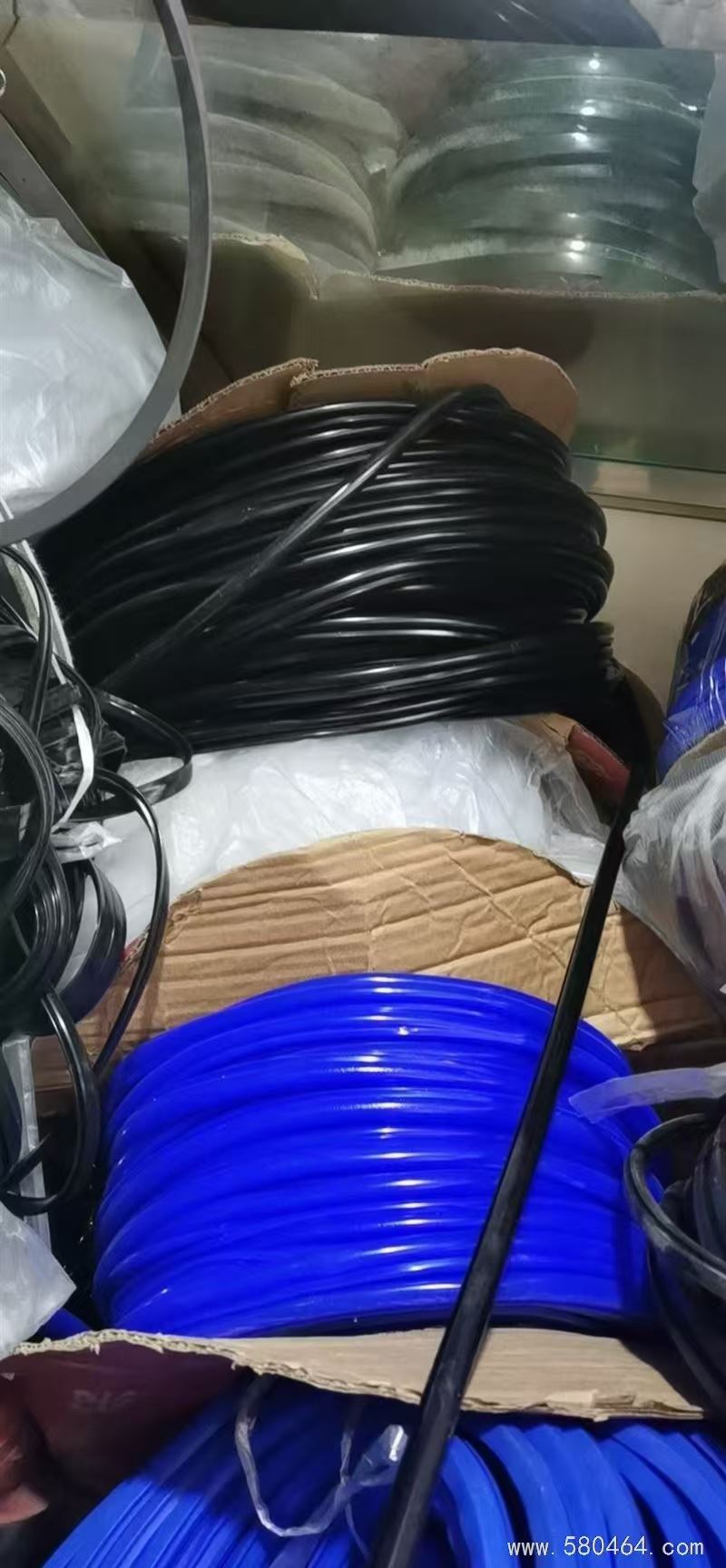 軟包炕圍子，防盜門。定做紗窗，維修門窗。